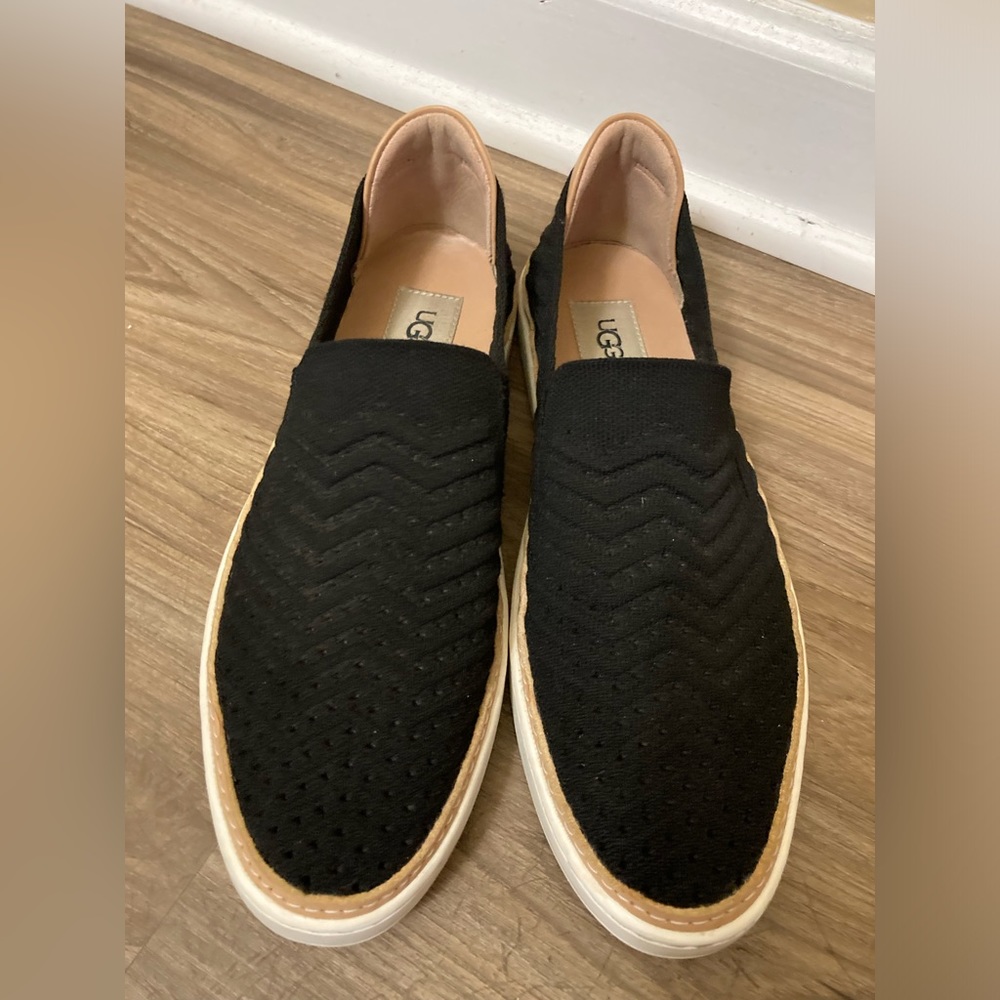 UGG| Sammy Sneaker Size 10